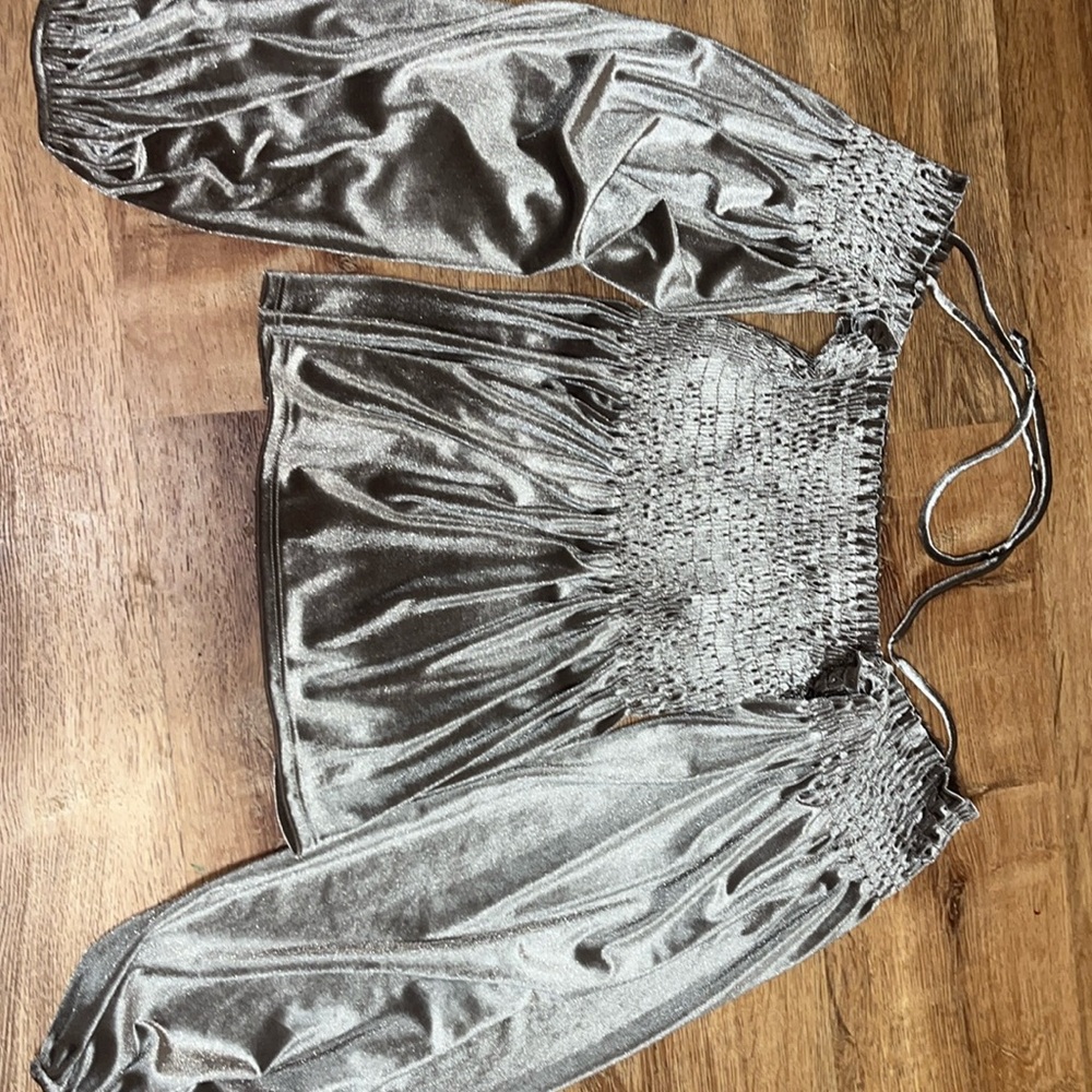 Nice crop with off the shoulder sleeves